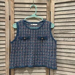 Zara women’s sleeveless Textured knit top round neck color blue pre owned size M